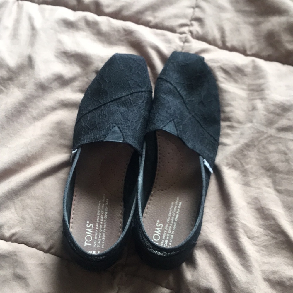 Brand new black lace TOMS